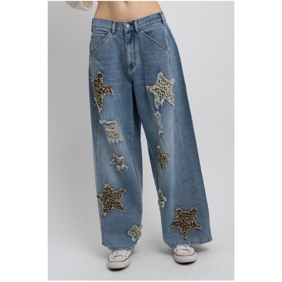 Bluevelvet Medium Wash Leopard Print Star Patch Wide leg Denim Jeans - Picture 1 of 4